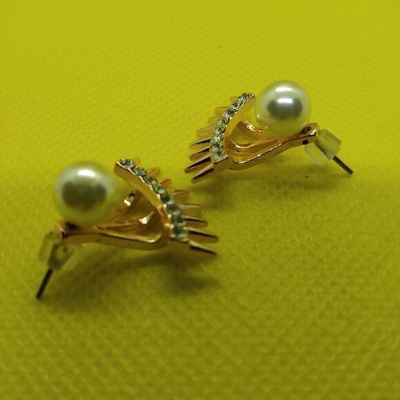 Crystal pearl clawfoot earrings - Picture 2 of 3